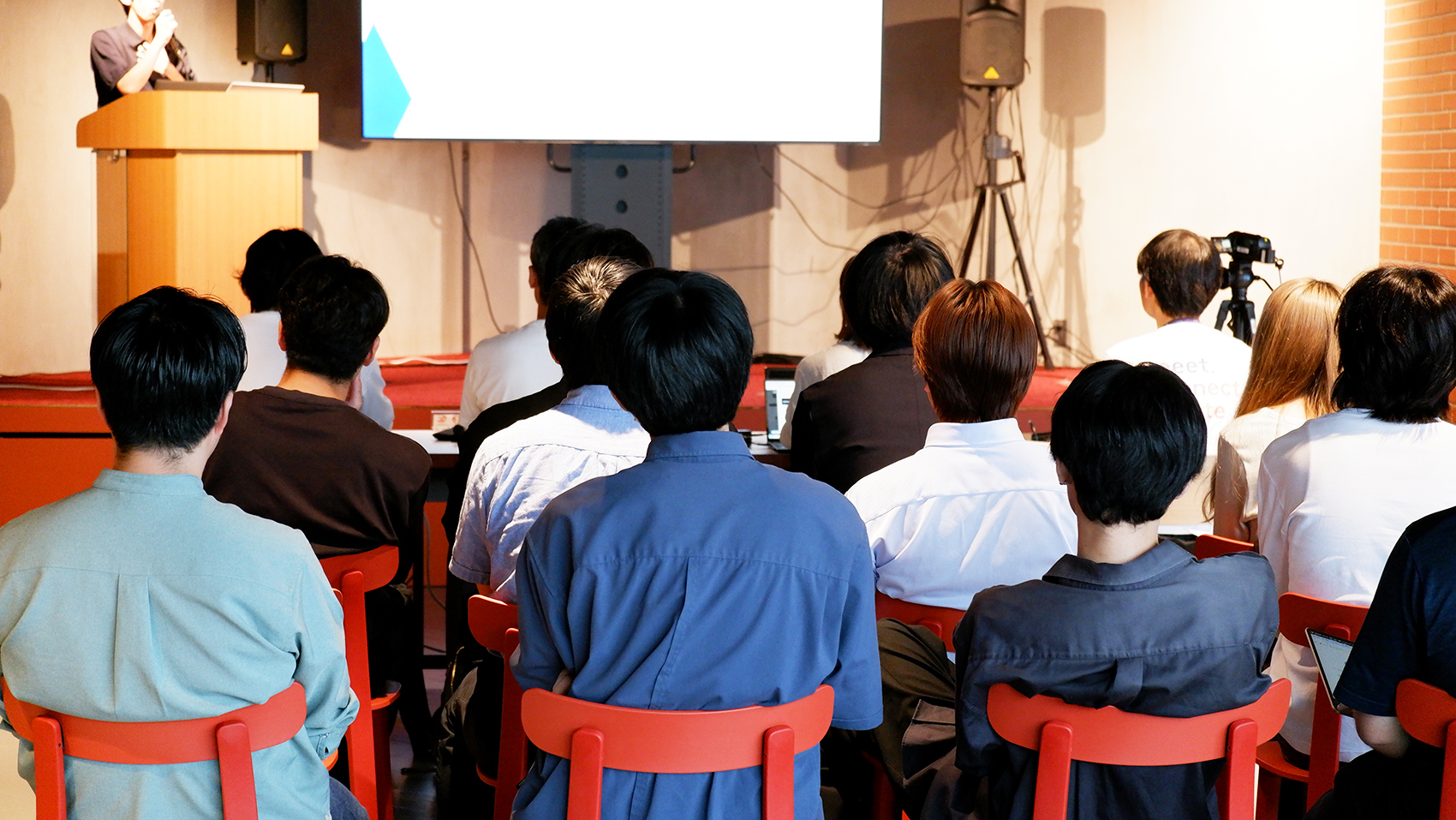 中間成果発表会の会場の様子